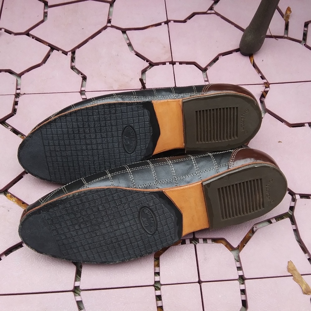 Shoes - Picture 4 of 7